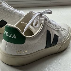 EUC Women’s Veja Black with Green size 39int. Fits like US 8